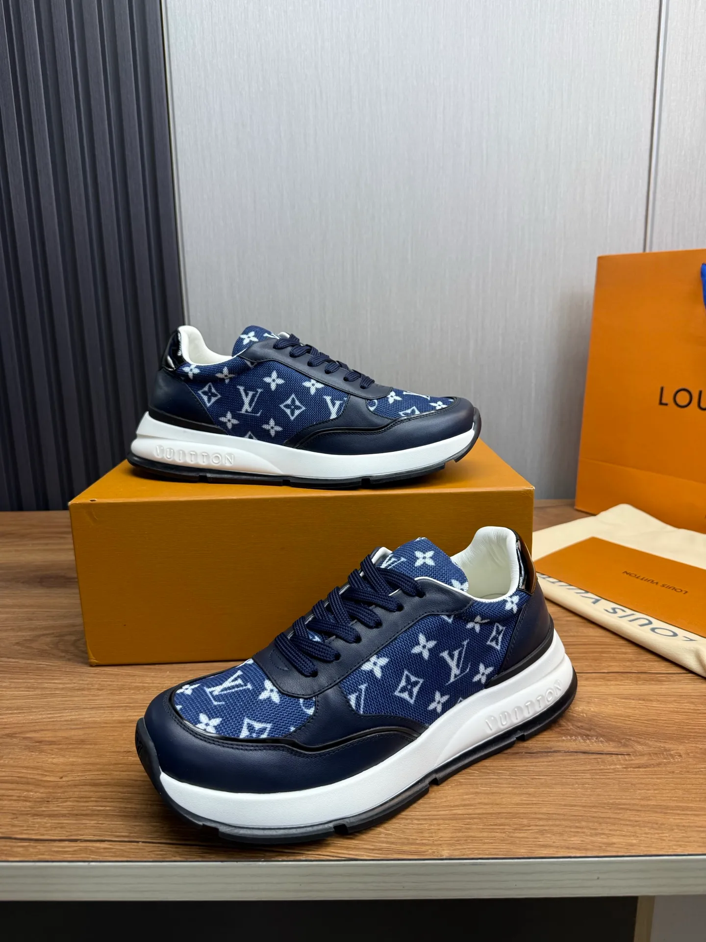 Men's shoes 💰800💰 LOUIS VUITTON [Luden Yiwei] Brand new trendy Lv is on the market 🎁, casual and fashionable men's shoes 👟Original 1:1 shipment✅ The upper is made of imported brand leather + cowhide lining, the original wear-resistant rubber outsole, the version is simple and elegant, exclusive for trendy men. 38-44 (customized at 38.45)